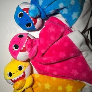 Pink Fong Baby Shark Set